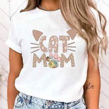 Lade das Bild in den Galerie-Viewer, Cat Mom T-Shirt
