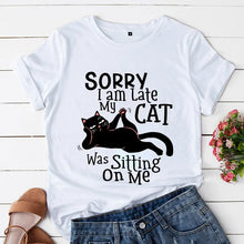 Lade das Bild in den Galerie-Viewer, Sorry I&#39;m Late T-Shirt
