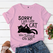 Lade das Bild in den Galerie-Viewer, Sorry I&#39;m Late T-Shirt
