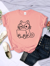 Lade das Bild in den Galerie-Viewer, Cat Study T-Shirt
