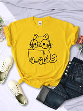 Lade das Bild in den Galerie-Viewer, Cat Study T-Shirt
