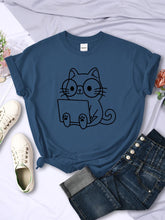 Lade das Bild in den Galerie-Viewer, Cat Study T-Shirt
