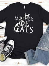 Lade das Bild in den Galerie-Viewer, Mother Of Cats T-Shirt
