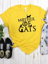 Lade das Bild in den Galerie-Viewer, Mother Of Cats T-Shirt
