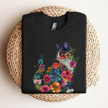 Lade das Bild in den Galerie-Viewer, Floral Cat T-Shirt
