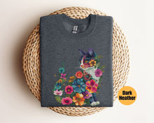 Lade das Bild in den Galerie-Viewer, Floral Cat T-Shirt
